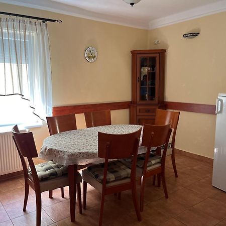 Apartment Villa Attila ヘーヴィーズ エクステリア 写真