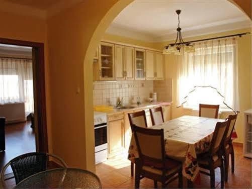 Apartment Villa Attila ヘーヴィーズ エクステリア 写真